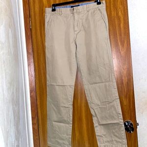 Men’s Tommy hilfiger khakis. In great conditions!
